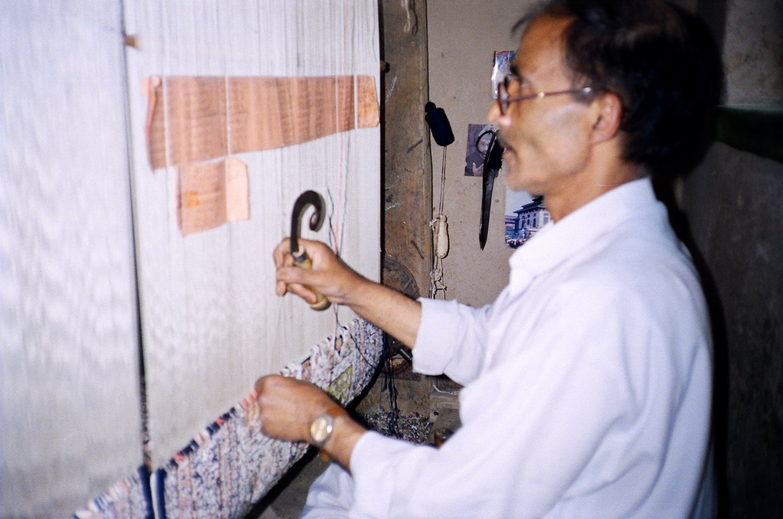 Artisan hand-knotting at the loom
